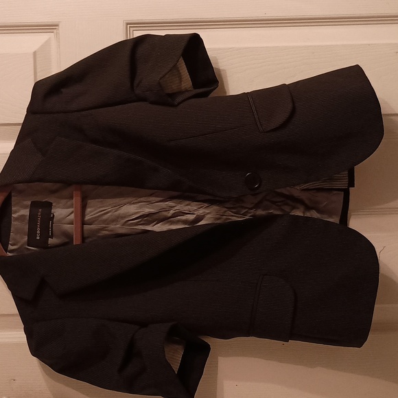 Suit - Picture 2 of 8